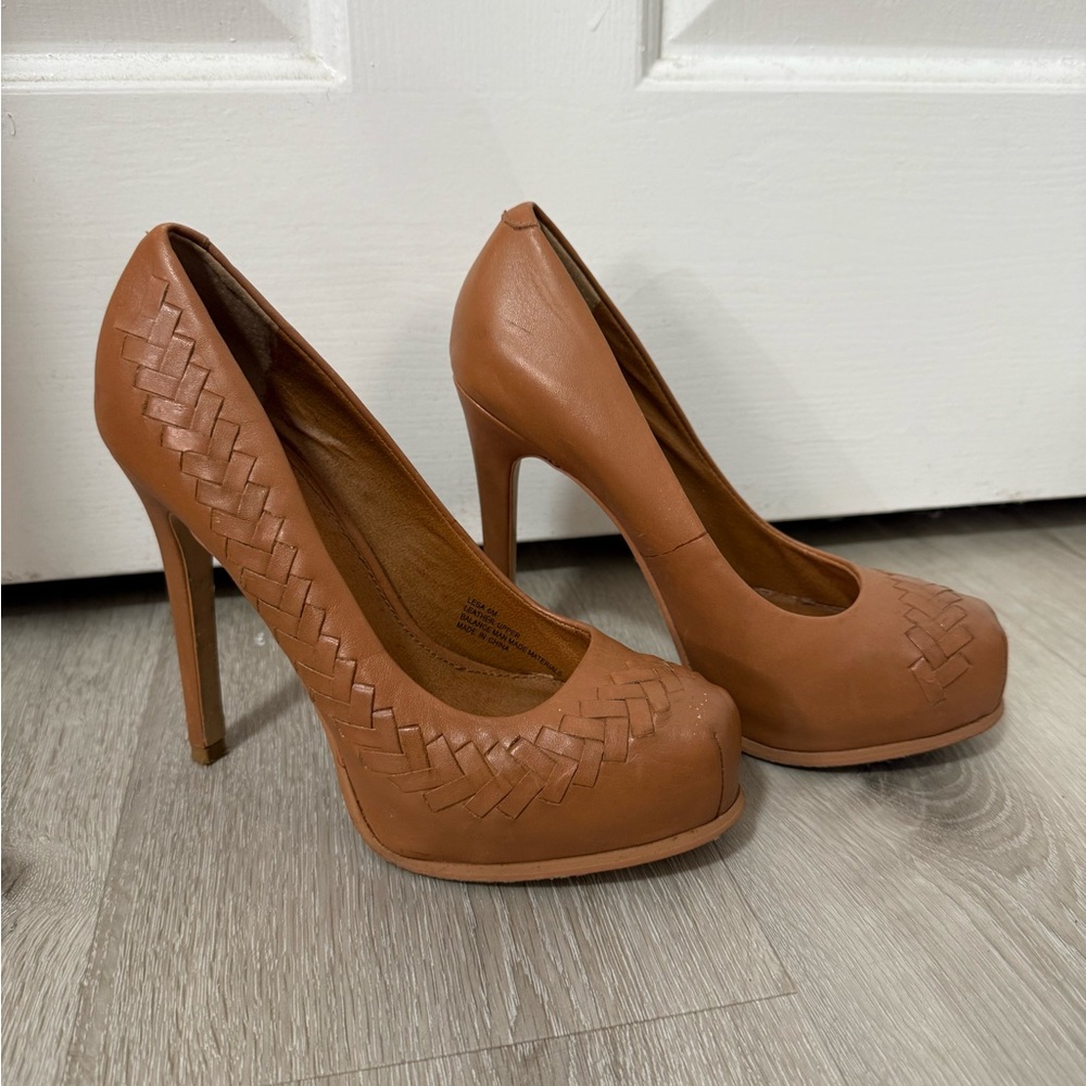 Chic Tan Woven Heels